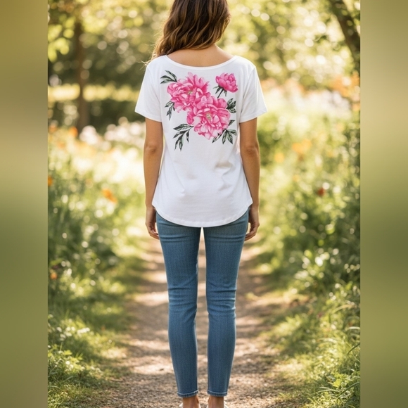 Unbranded Tops - Women's Unbranded White Short Sleeve Tee with Pink Floral Print M